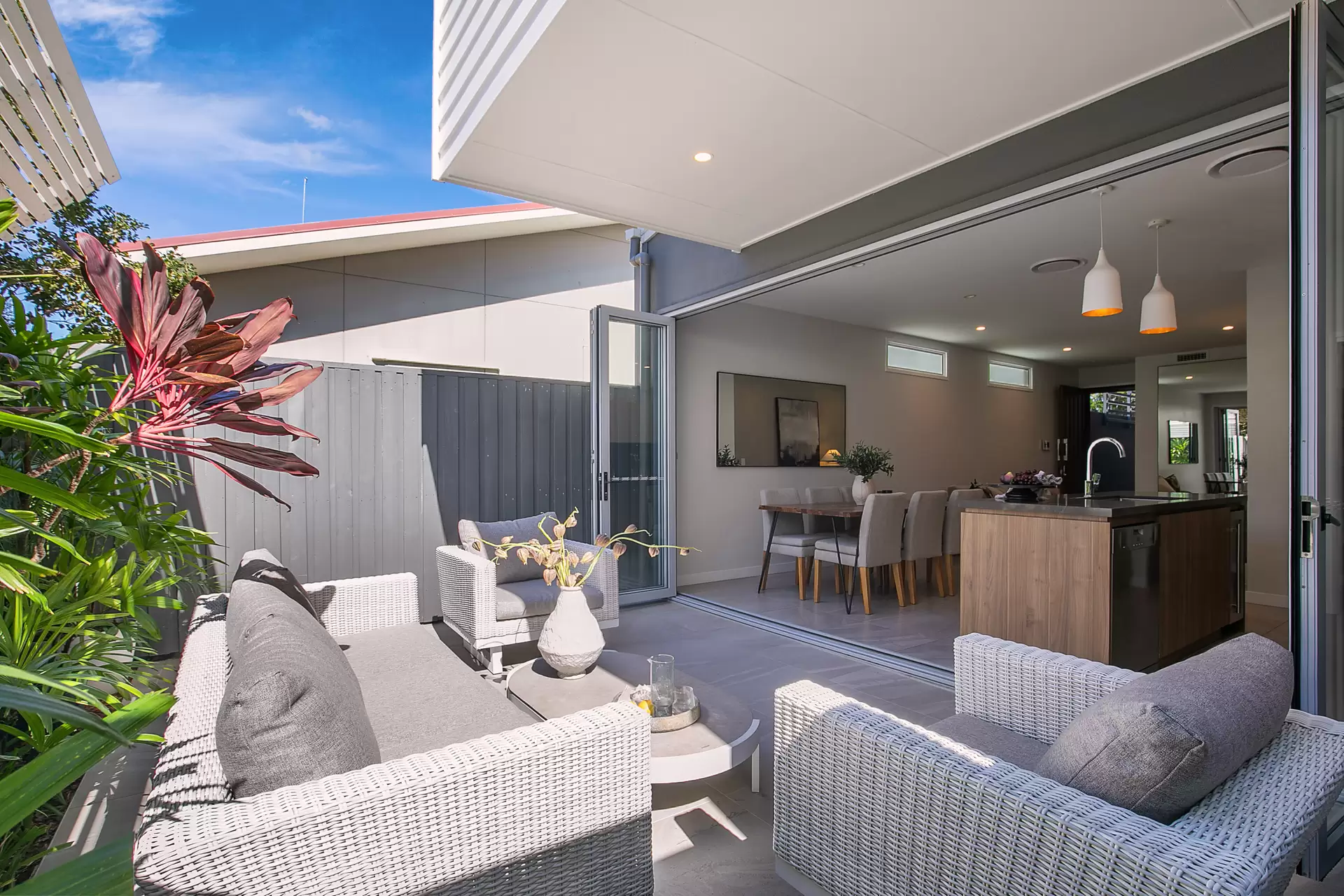 5/35 Jackson Street, Hamilton Sold by Aurora Property - image 1