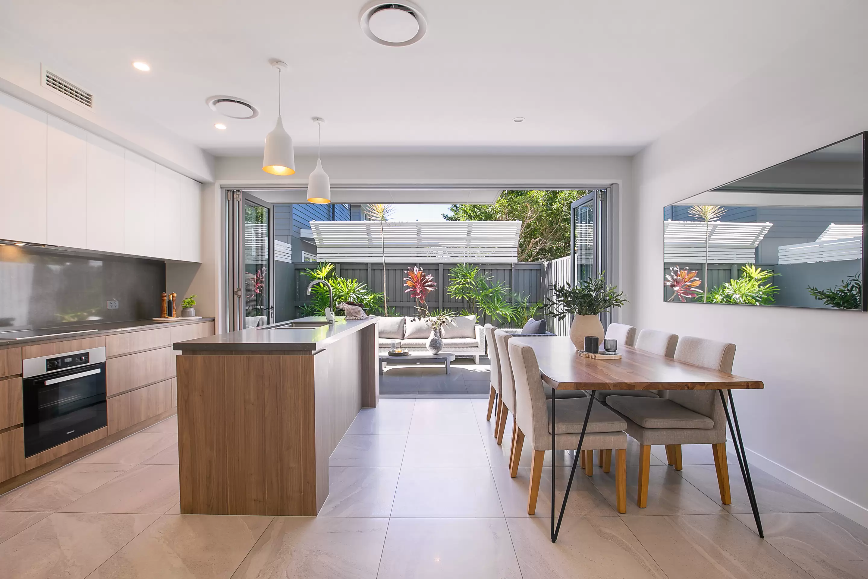 5/35 Jackson Street, Hamilton Sold by Aurora Property - image 1