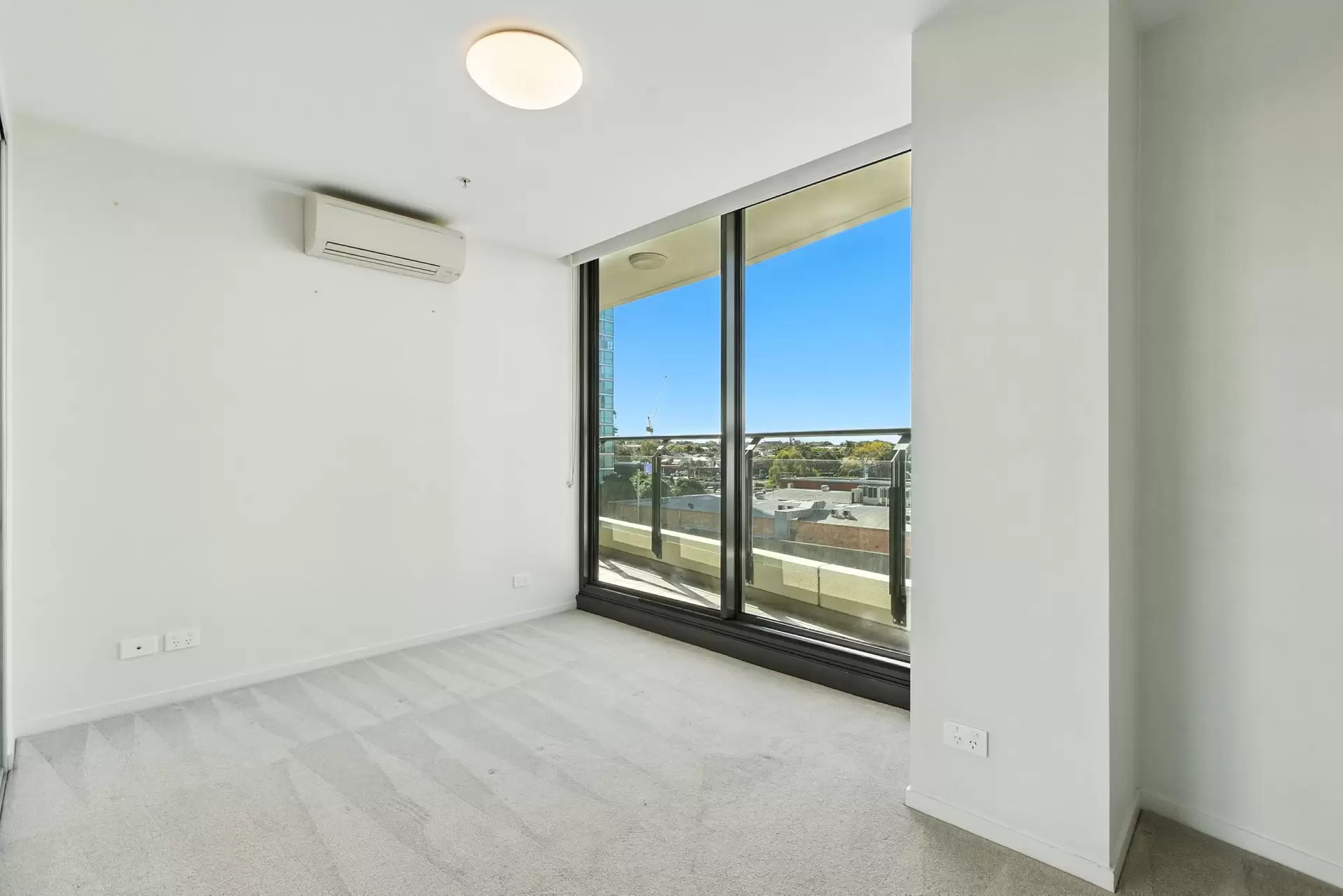 50402/37B Harbour Road, Hamilton Leased by Aurora Property - image 1