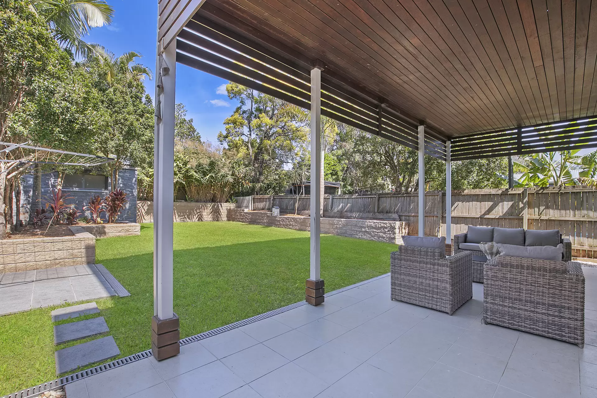 123 Macrossan Avenue, Norman Park Sold by Aurora Property - image 1