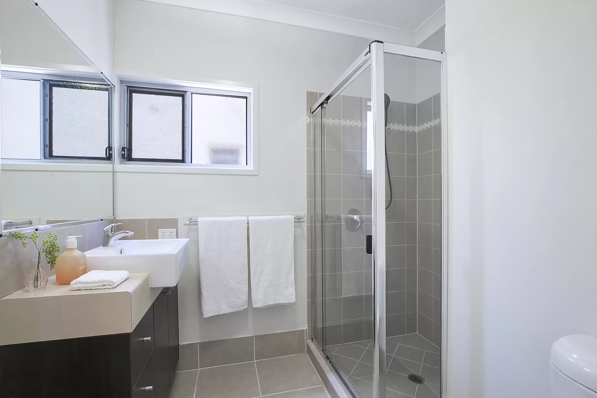 123 Macrossan Avenue, Norman Park Sold by Aurora Property - image 1