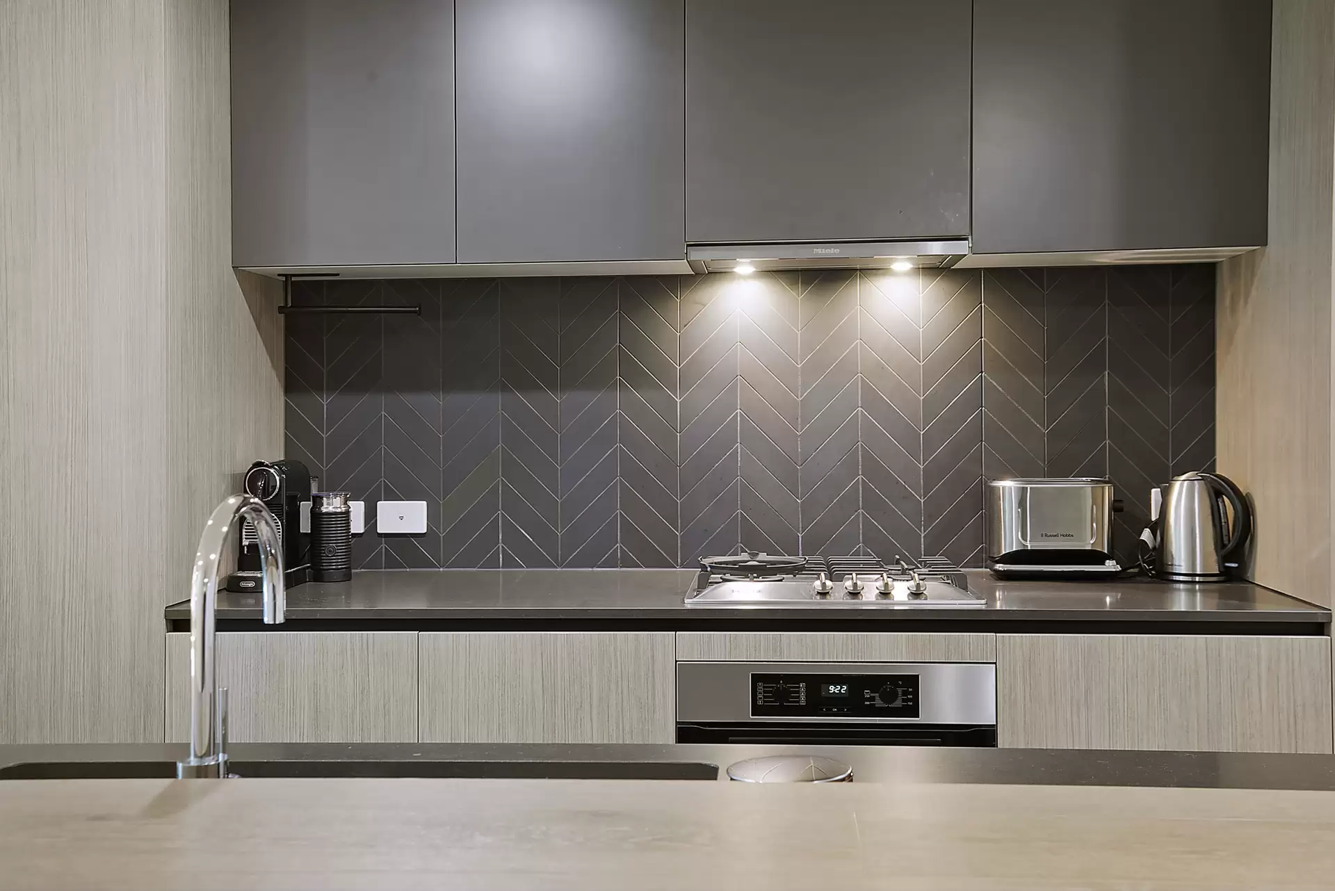 20506/7 Wharf Street, Hamilton Sold by Aurora Property - image 1