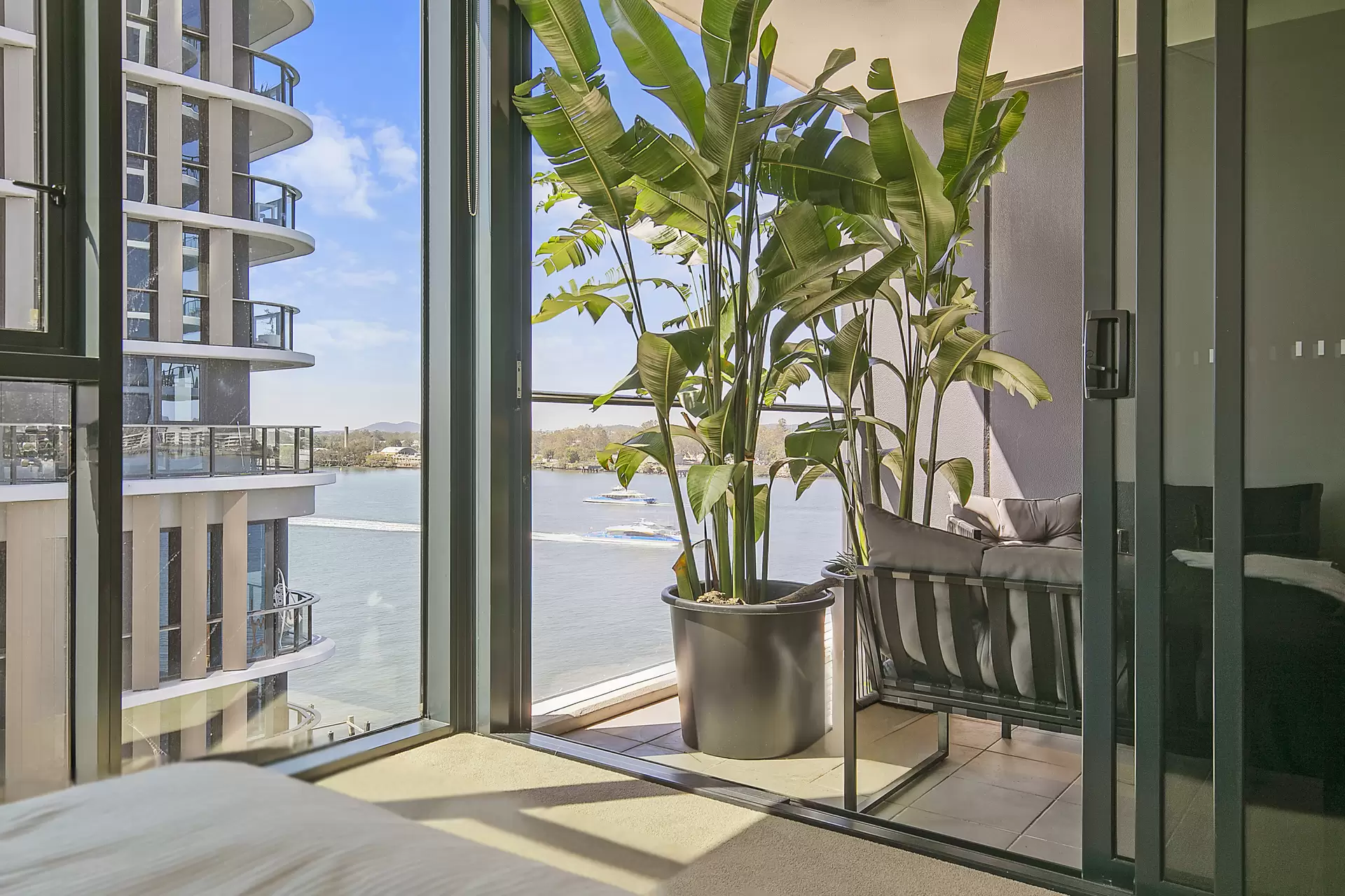 20506/7 Wharf Street, Hamilton Sold by Aurora Property - image 1