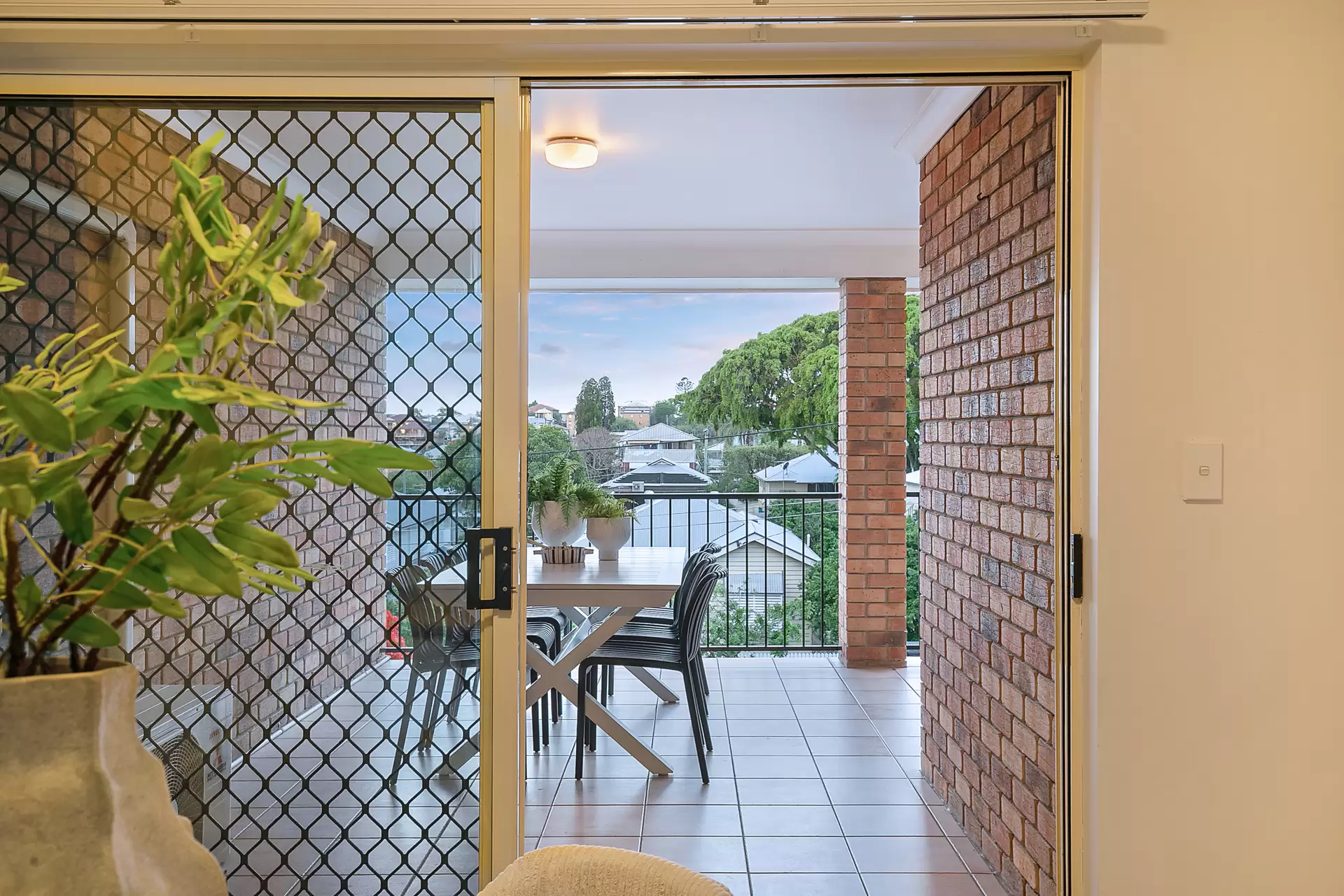 5/69 Shakespeare Street, Coorparoo For Sale by Aurora Property - image 1