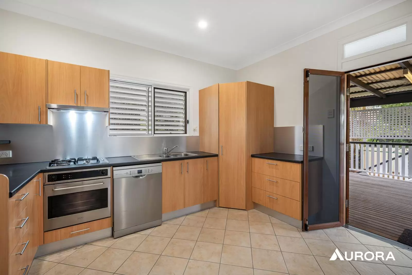 31 Cambridge Street, Bulimba Leased by Aurora Property - image 4