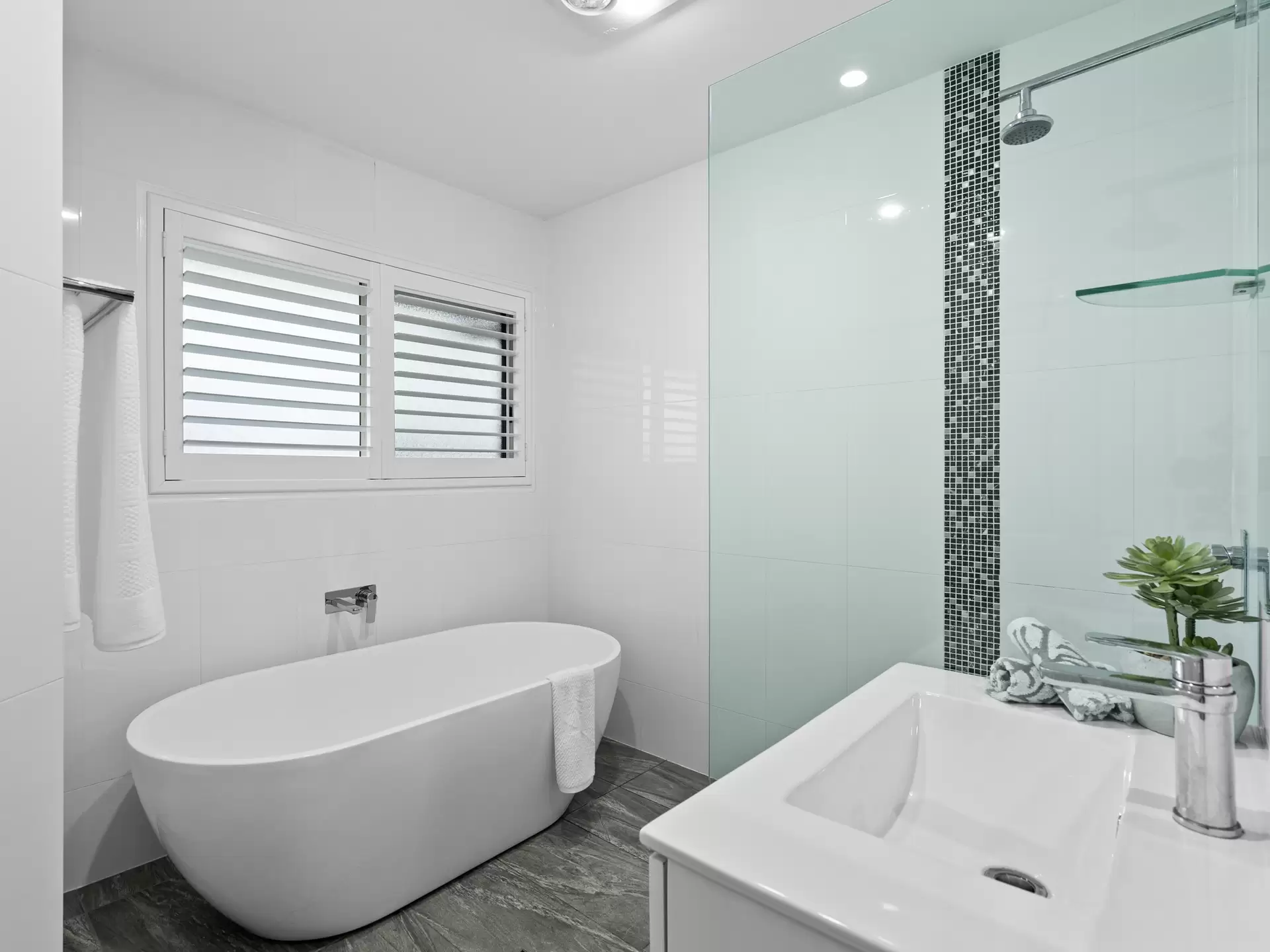 52 Berkley Place, Carindale Sold by Aurora Property - image 1