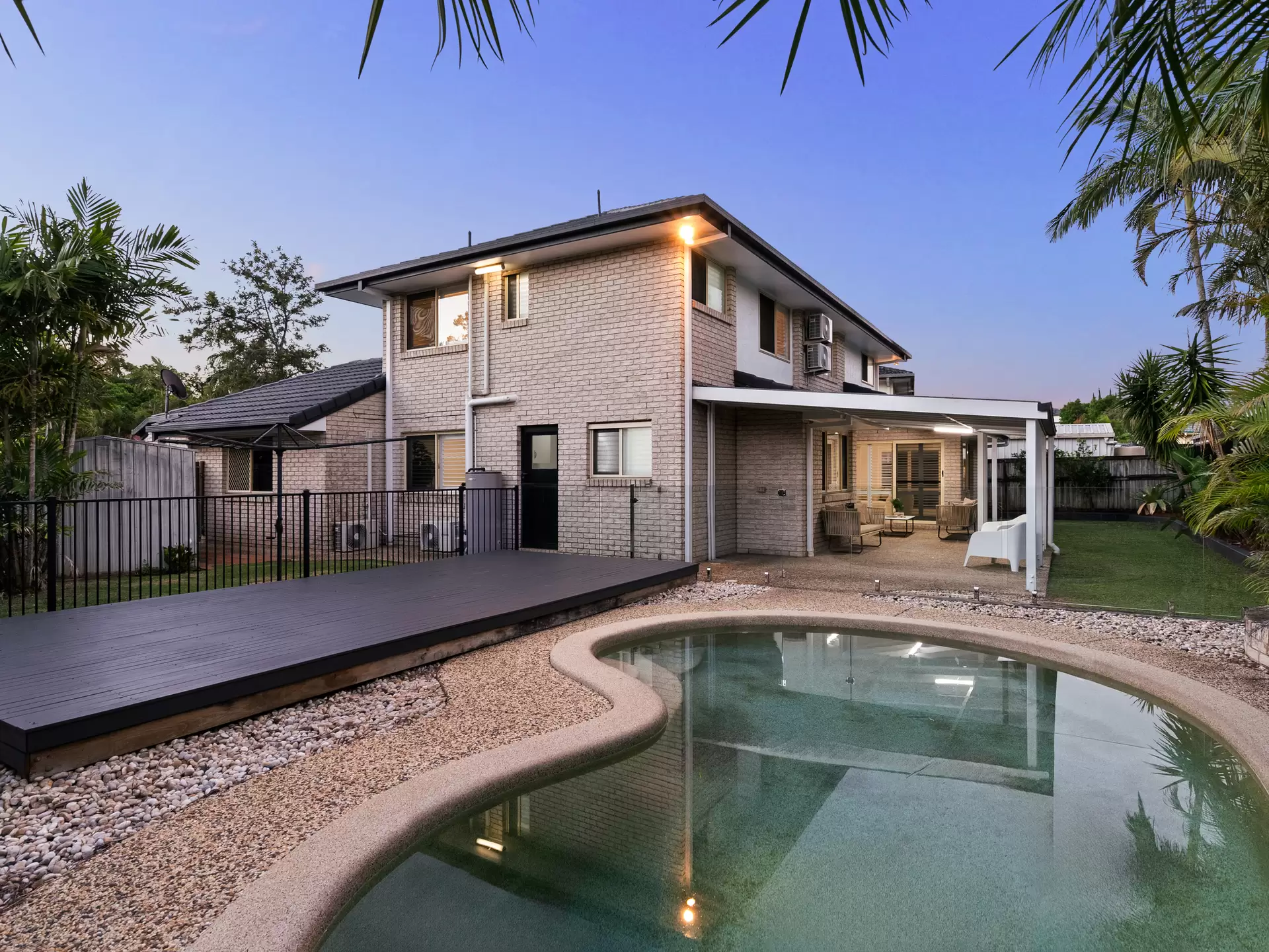 52 Berkley Place, Carindale Sold by Aurora Property - image 1