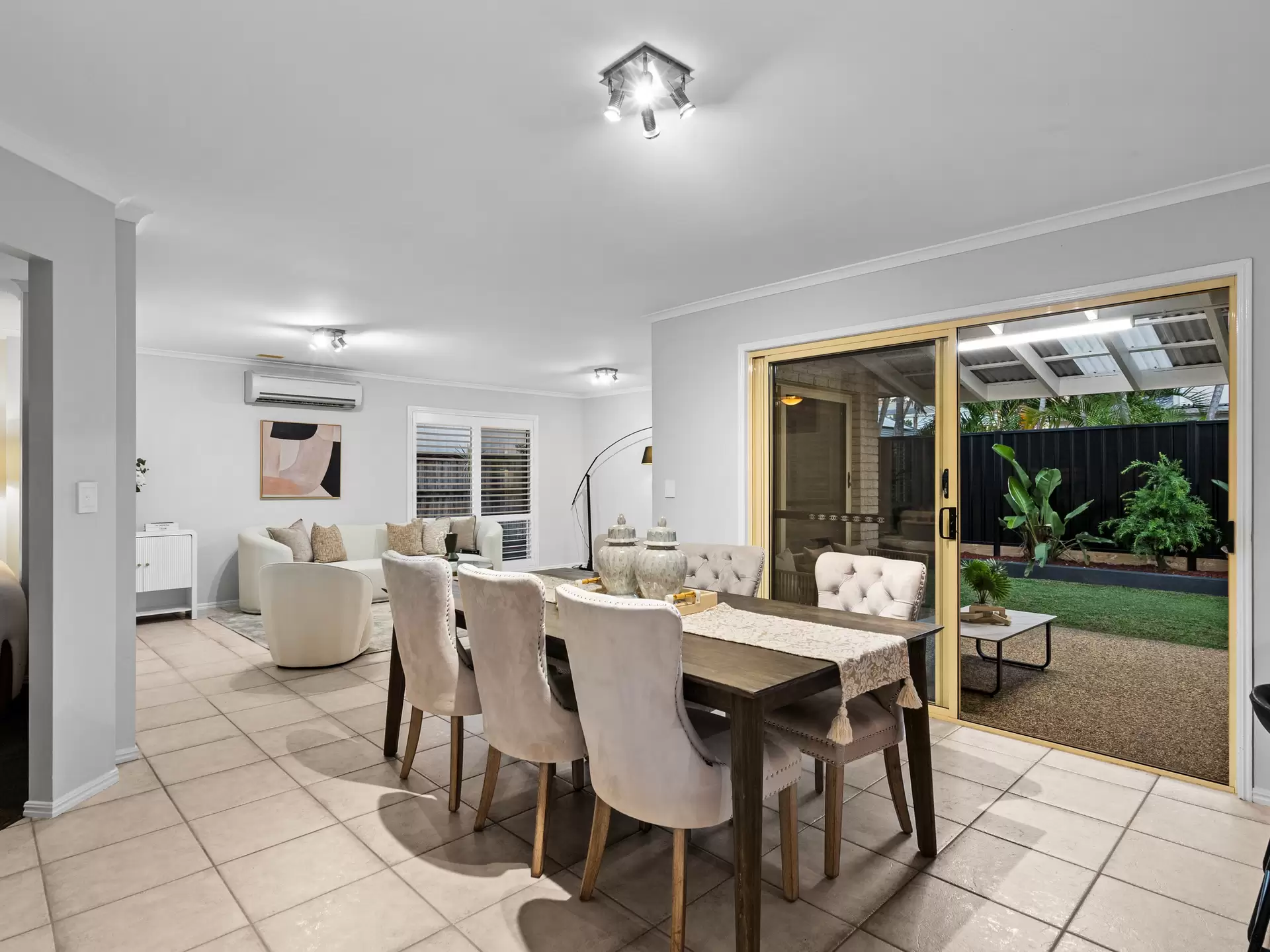 52 Berkley Place, Carindale Sold by Aurora Property - image 1