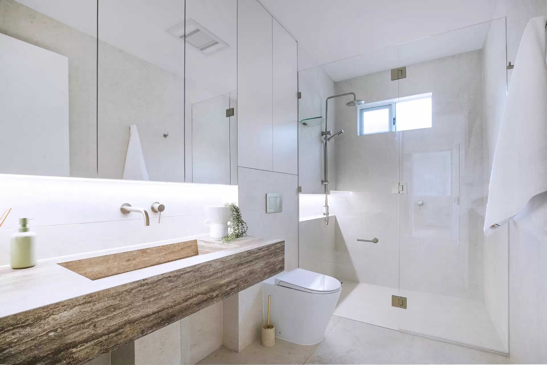 258 Chatsworth Road, Coorparoo Sold by Aurora Property - image 1