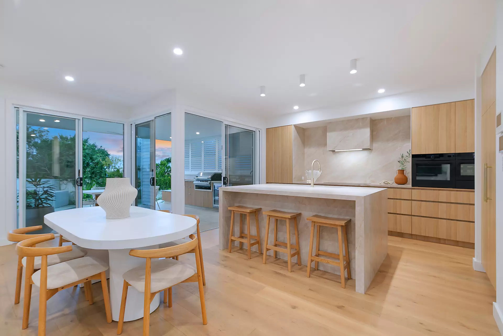 258 Chatsworth Road, Coorparoo Sold by Aurora Property - image 1