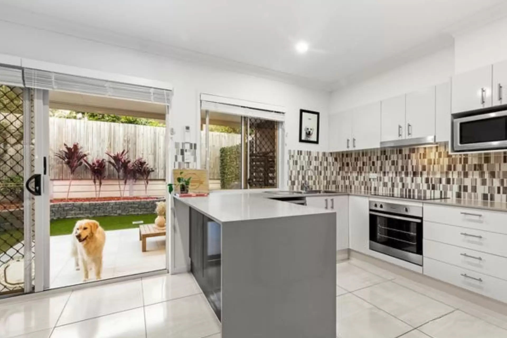 18/190 Queens Road, Nudgee Sold by Aurora Property - image 1