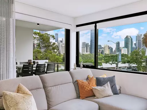202/98 River Terrace, Kangaroo Point For Sale by Aurora Property