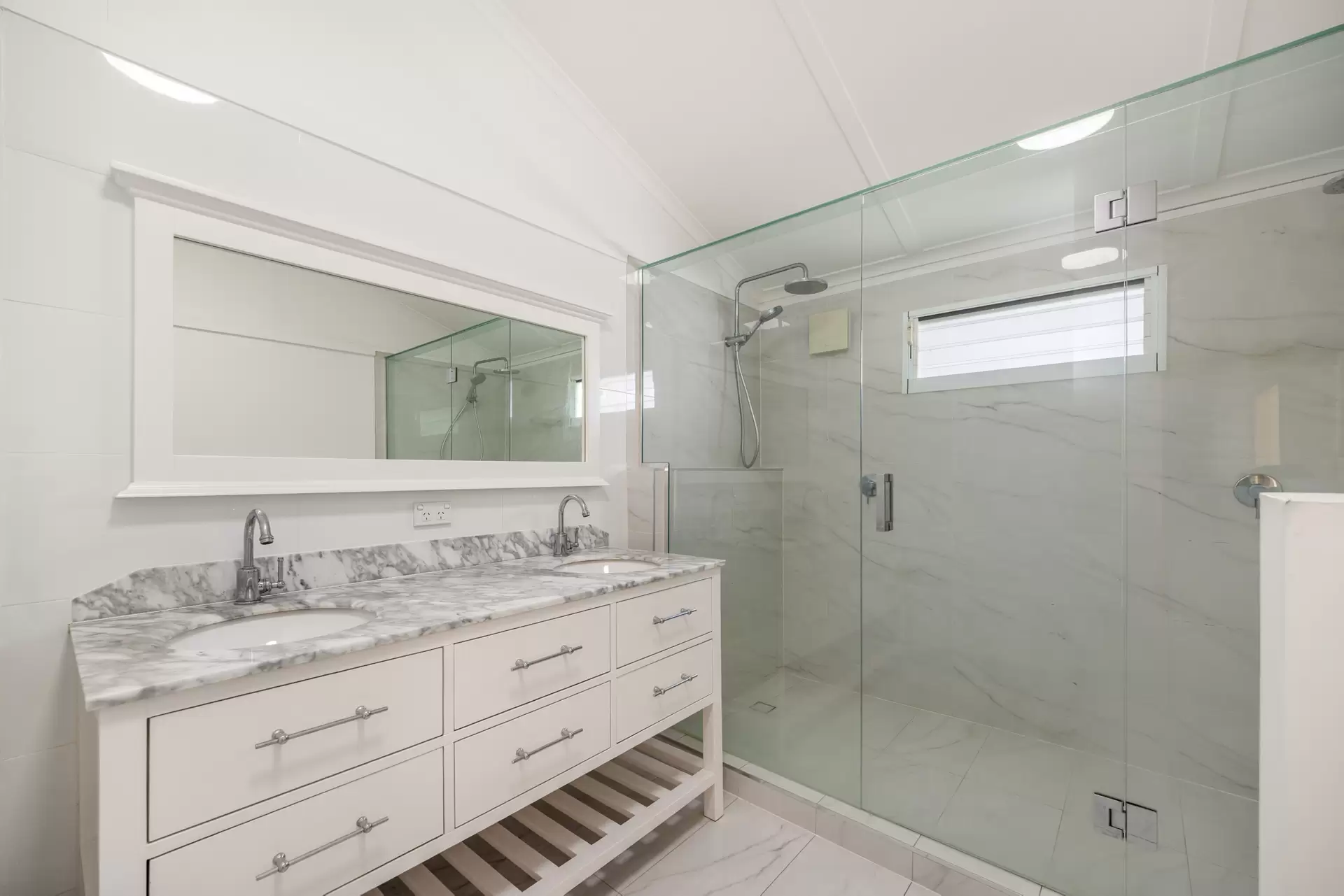 21 Flower Street, Woolloongabba Sold by Aurora Property - image 1