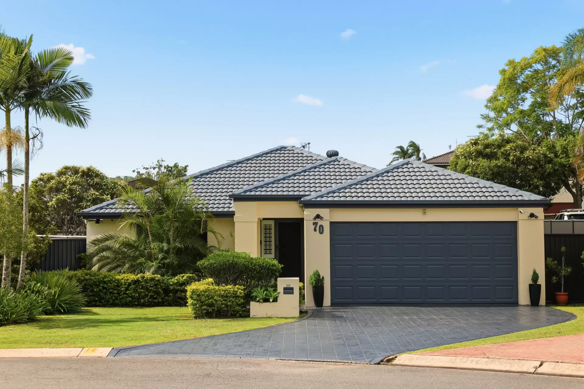 70 Coventry Circuit, Carindale Sold by Aurora Property - image 1