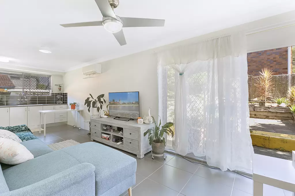 2/51 Leicester Street, Coorparoo Sold by Aurora Property