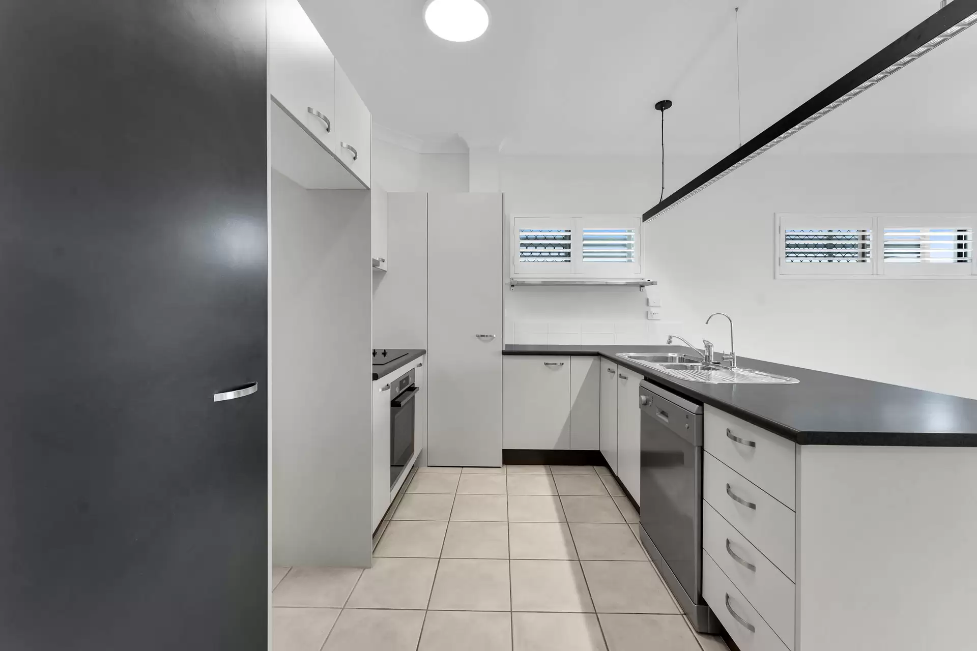 6/296 Cornwall Street, Stones Corner For Lease by Aurora Property - image 1