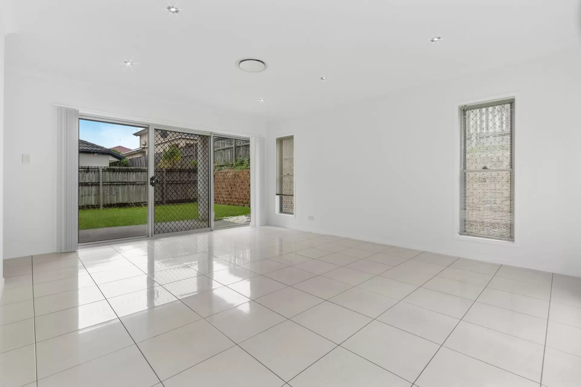 17 Ellendale Circuit, Eight Mile Plains For Sale by Aurora Property - image 1