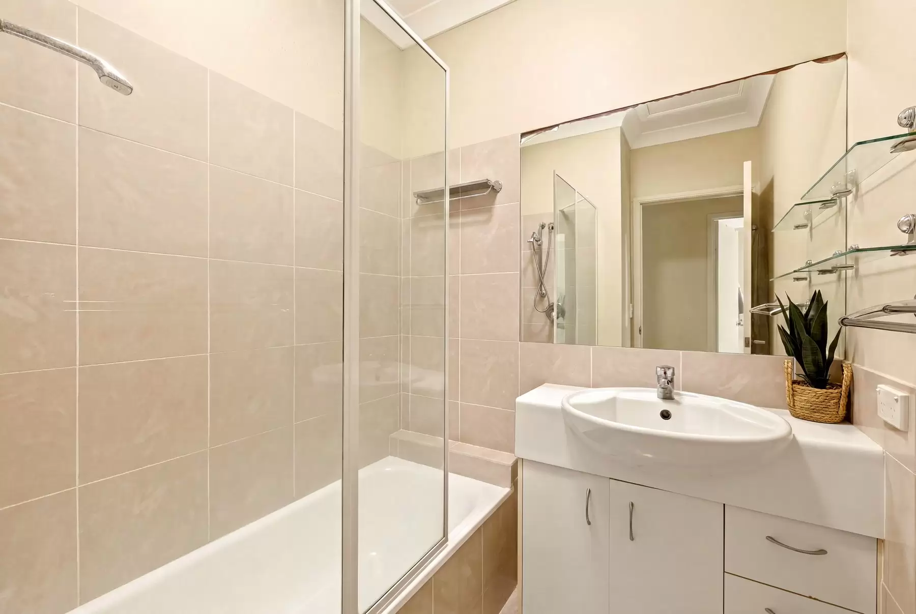 5/84 Kent Street, Hamilton For Sale by Aurora Property - image 17
