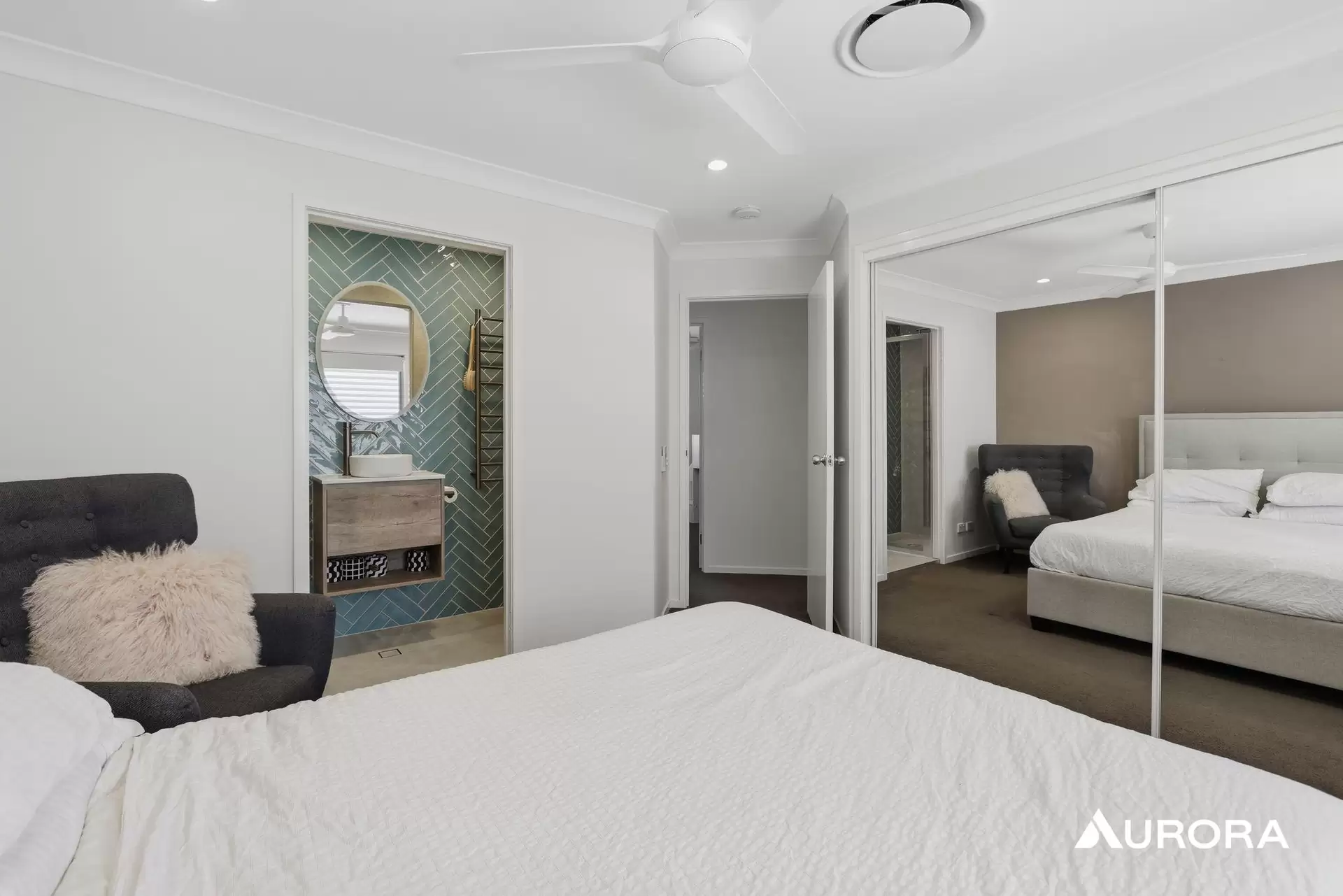 5/8 Eric Road, Holland Park For Lease by Aurora Property - image 1